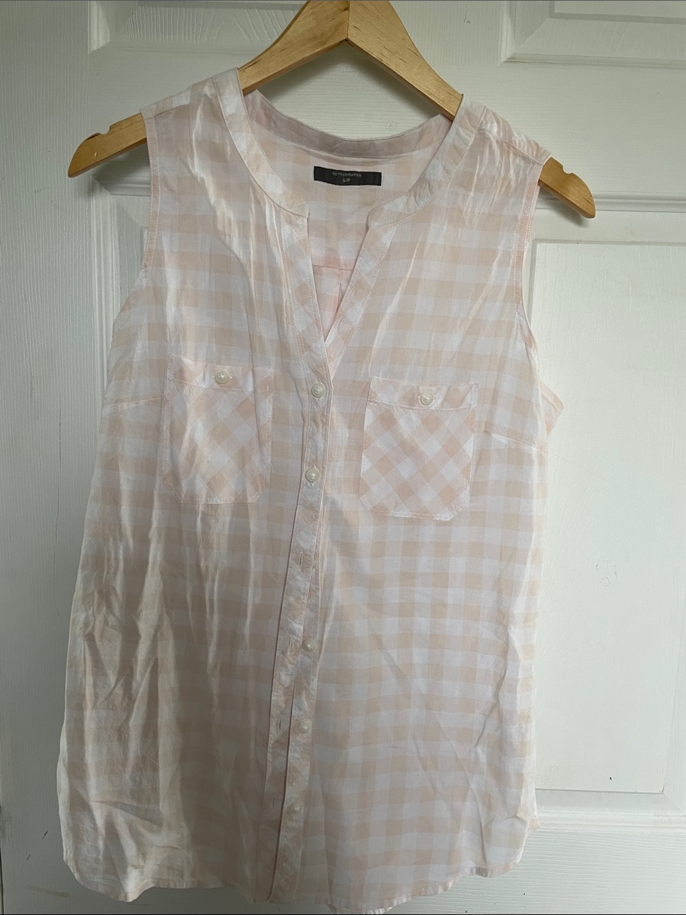 Denver Hayes Light Pink Gingham Sleeveless Button-Down Top